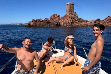 Balade en bateau calanques de l’Estérel – Départ d’Agay à Saint-Raphaël - Exploregion