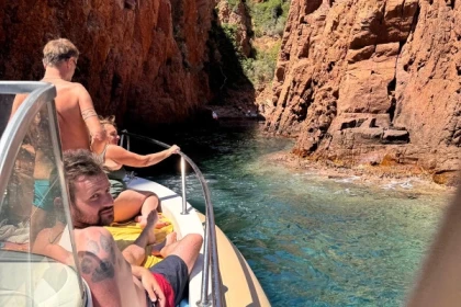 Balade en bateau calanques de l’Estérel – Départ d’Agay à Saint-Raphaël - Exploregion