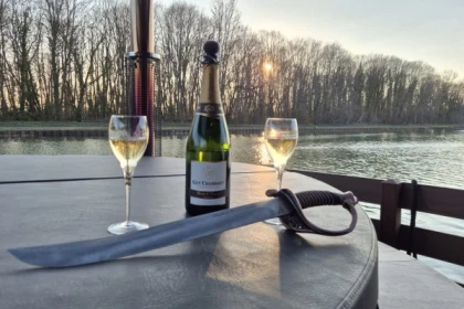 Croisière au fil de l’eau, atelier sabrage, dégustation - Exploregion