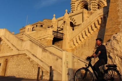 Visite des calanques à vélo électrique et Guide Virtuel - Exploregion