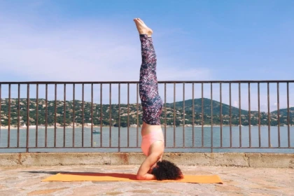 Cours de yoga flow à la pointe des Sardinaux 1H - Exploregion