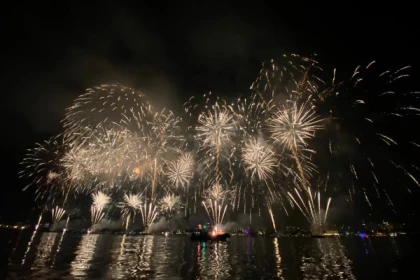 Feu d'artifice en mer à Cannes - Exploregion