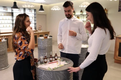 Mini Taller de Perfumes - PARÍS - SOLO en español - Exploregion
