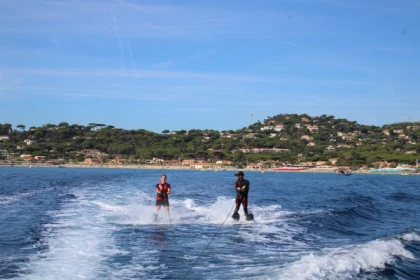 NARTELLE -  Tour de ski nautique ou wakeboard en mer - Exploregion