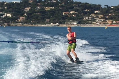 NARTELLE -  Tour de ski nautique ou wakeboard en mer - Exploregion