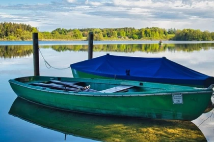 PRE CLAOU - Location de barque traditionnelle sur lac - Exploregion