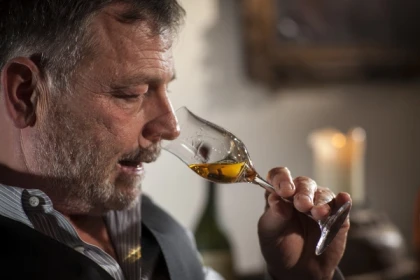 Visite et dégustation aux pieds des alambics - Exploregion