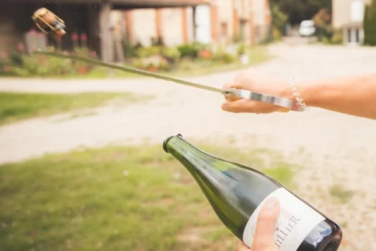 Apprenez le Sabrage en amoureux - Champagne rosé - Exploregion
