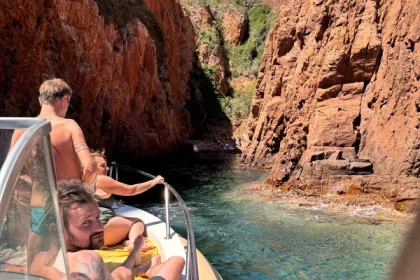 Balade en bateau calanques de l’Estérel – Départ d’Agay à Saint-Raphaël - Exploregion