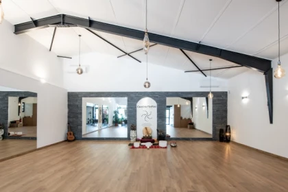 Cours de yoga d'éte en studio climatisé à Sainte-Maxime - Exploregion