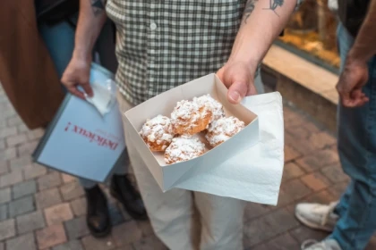 Visite Guidée Gourmande : Histoire, Douceurs & Vin - Exploregion