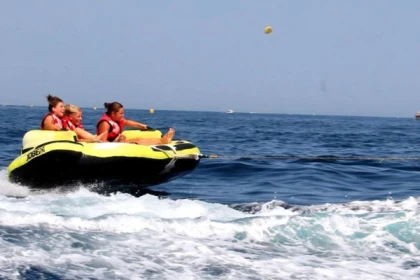 ISSAMBRES - Tour de bouée tractée en mer - Exploregion