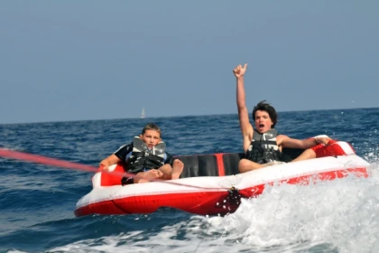 NARTELLE - Tour de bouée tractée en mer - Exploregion