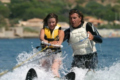 NARTELLE -  Tour de ski nautique ou wakeboard en mer - Exploregion