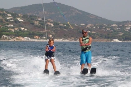 NARTELLE -  Tour de ski nautique ou wakeboard en mer - Exploregion