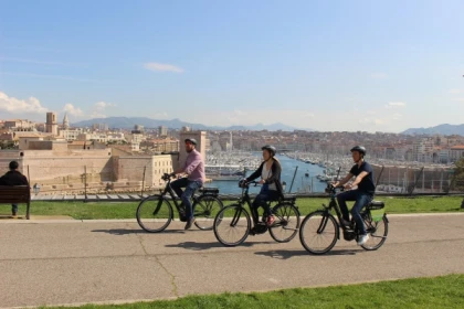 Visite des calanques à vélo électrique et Guide Virtuel - Exploregion