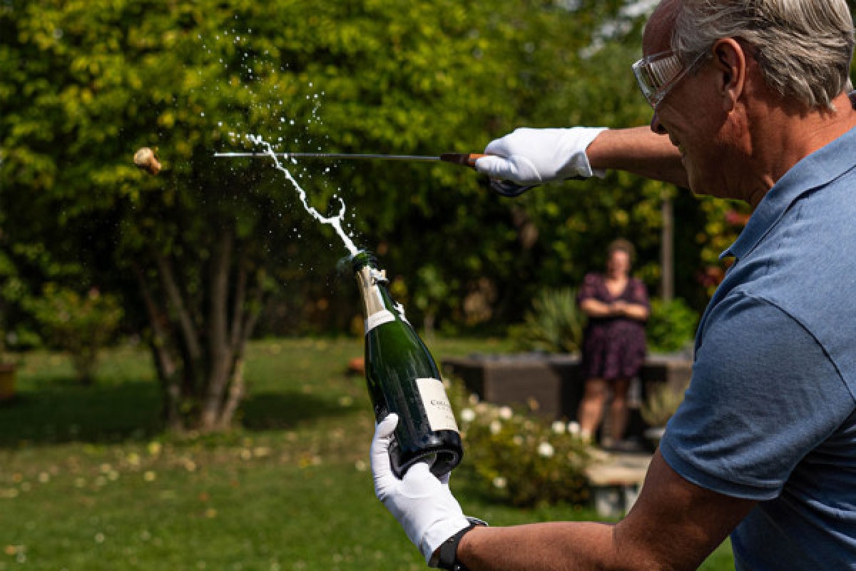 Atelier de Sabrage et Dégustation de Champagne - Exploregion