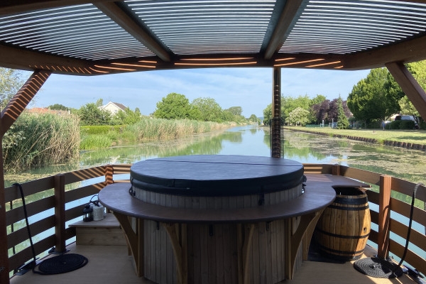 Croisière au fil de l’eau, atelier sabrage, dégustation - Exploregion