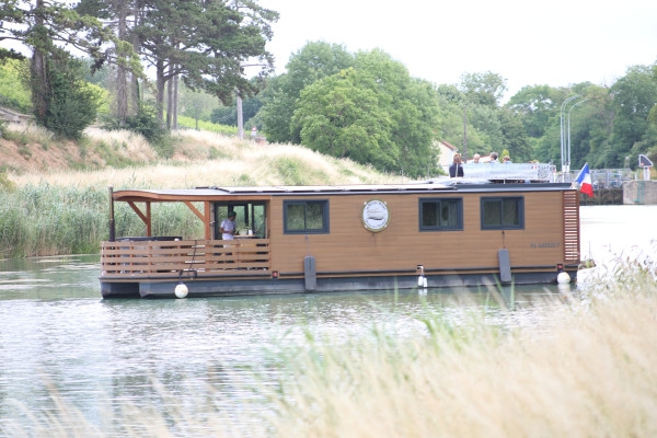 Croisière au fil de l’eau, atelier sabrage, dégustation - Exploregion