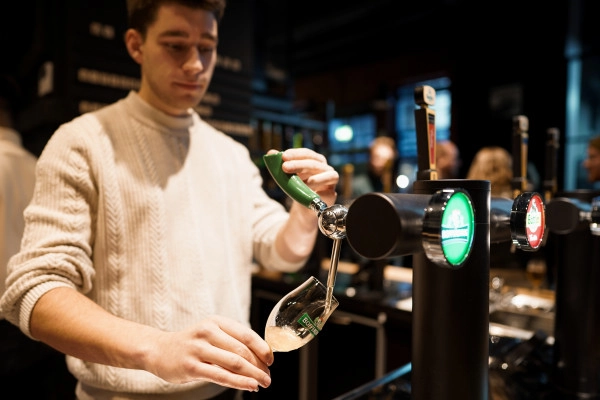 Cours de débit à la Brasserie Nationale - Exploregion