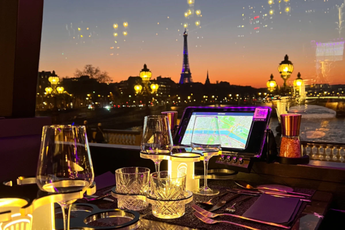 Champs-Elysees Paris By Night avec Coupe de Champagne - Exploregion