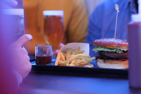 Découvrez la cuisine américaine dans un authentique bus scolaire - Exploregion Découvrez la cuisine américaine dans un authentique bus scolaire - Exploregion