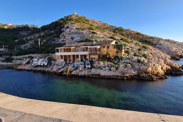 Découvrir les calanques en scooter électrique avec GPS! - Exploregion