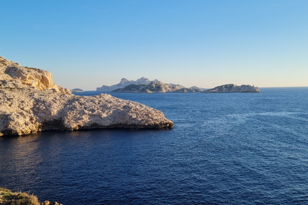 Découvrir les calanques en scooter électrique avec GPS! - Exploregion