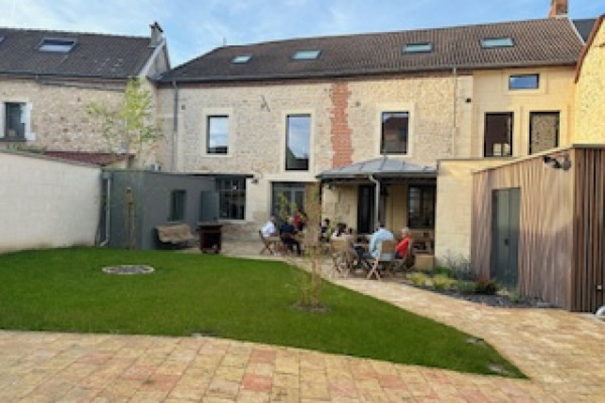 Sabrage de Champagne: Une expérience pétillante ! - Exploregion