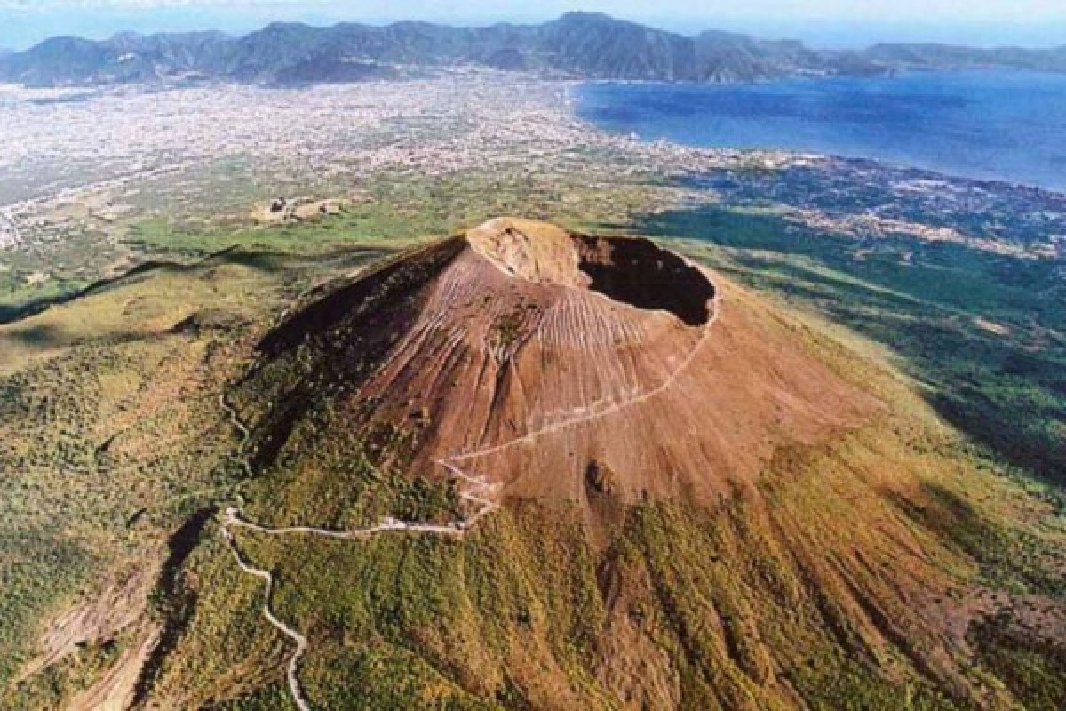 Vesuvius from Naples - Group Tour - Exploregion