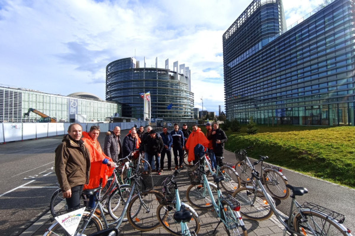Visite complète de Strasbourg à vélo en français - Exploregion
