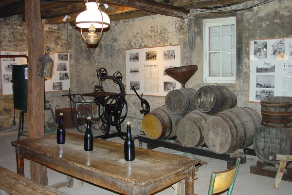Visite de groupe - Visite des 3 musées + Dictée du certificat d' études à la plume - Exploregion