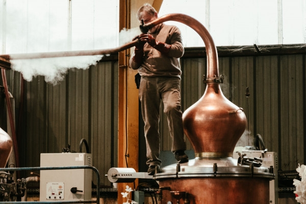 Visite et dégustation aux pieds des alambics - Exploregion